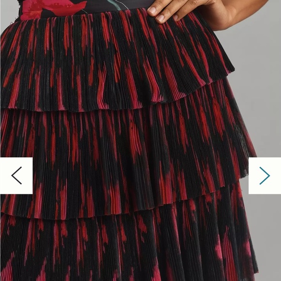 Hutch by Anthropologie tiered mini skirt. Layers of tulle. Elastic waist. Large - Picture 2 of 14